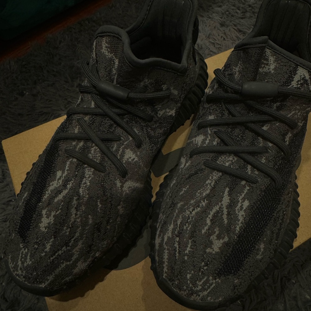 Yeezy 350 V2